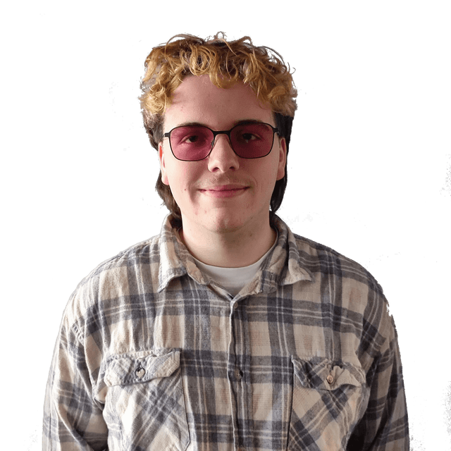 My profile picture: it's a photo of me, Ethan Le Neindre, in front of a white wall.